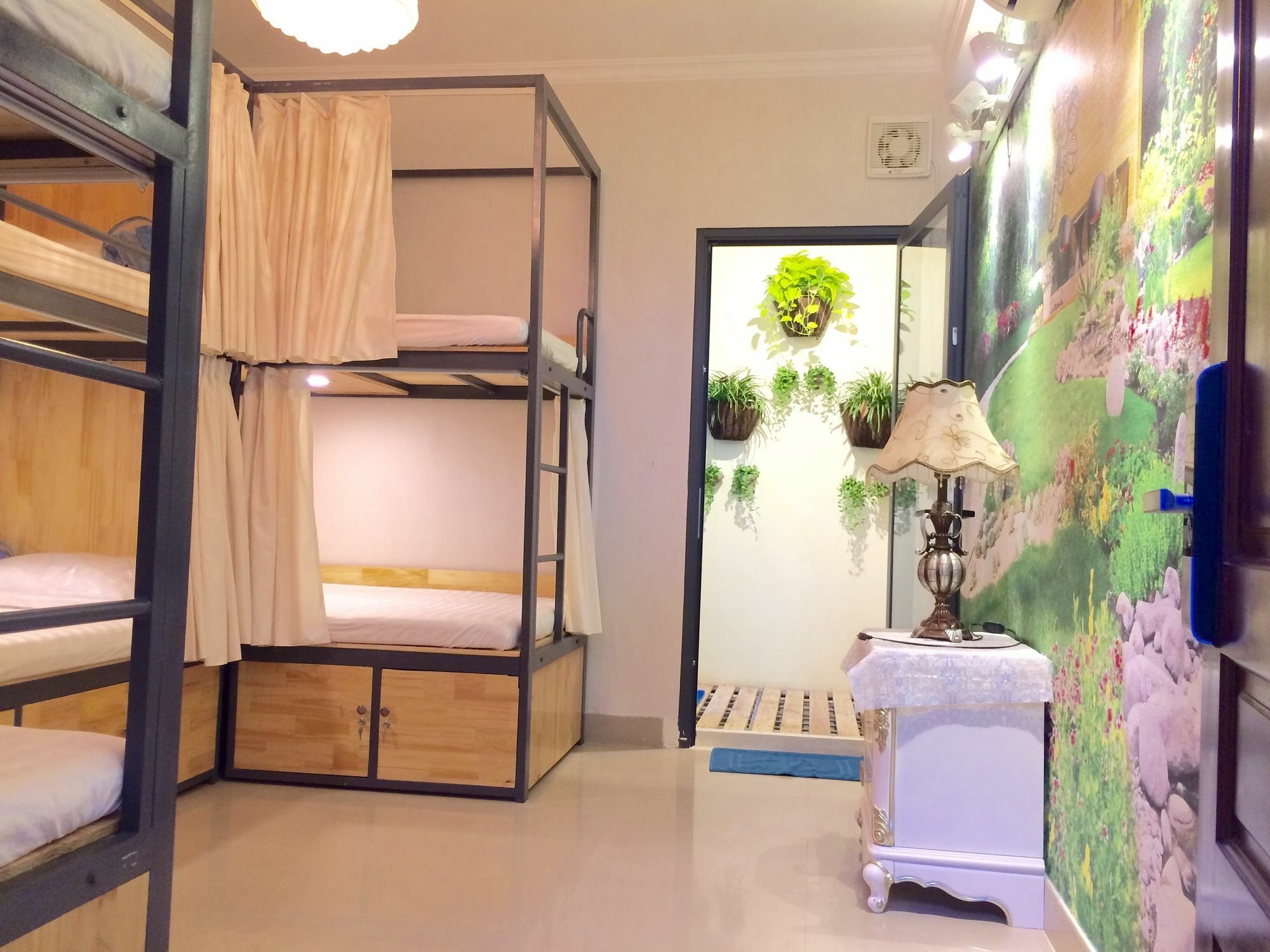 The Lily Hostel & Coffee Ho Chi Minh City Exterior photo